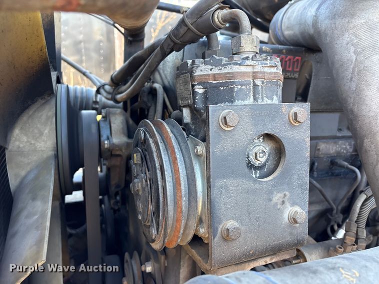 image for item EU7343 1996 Freightliner FLD112 semi truck