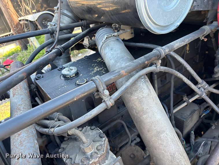 image for item EU7343 1996 Freightliner FLD112 semi truck