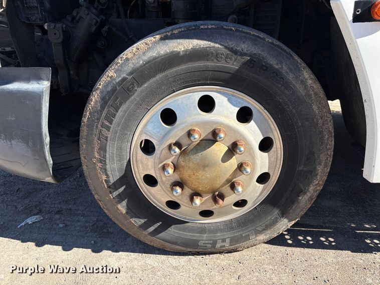 image for item EU7343 1996 Freightliner FLD112 semi truck