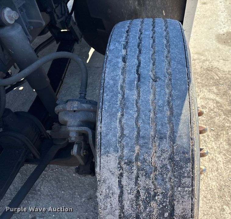 image for item EU7343 1996 Freightliner FLD112 semi truck