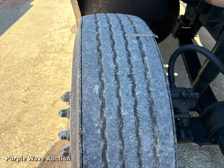 image for item EU7343 1996 Freightliner FLD112 semi truck