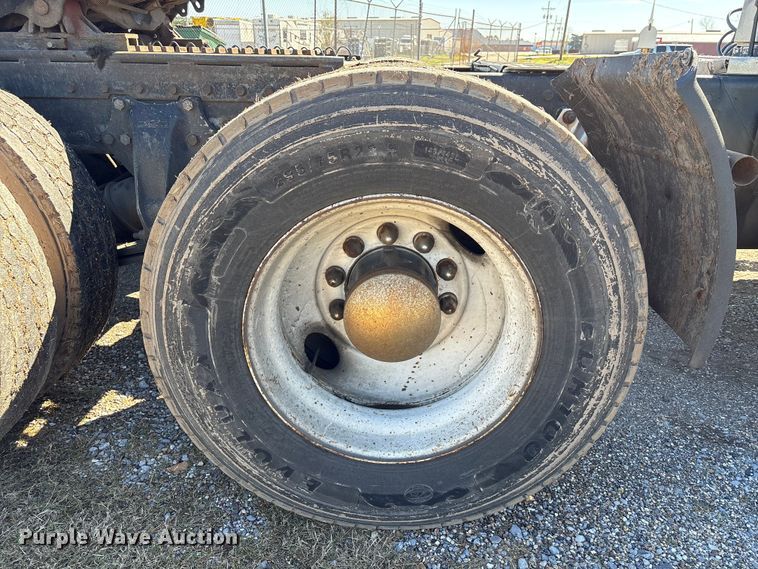 image for item EU7343 1996 Freightliner FLD112 semi truck