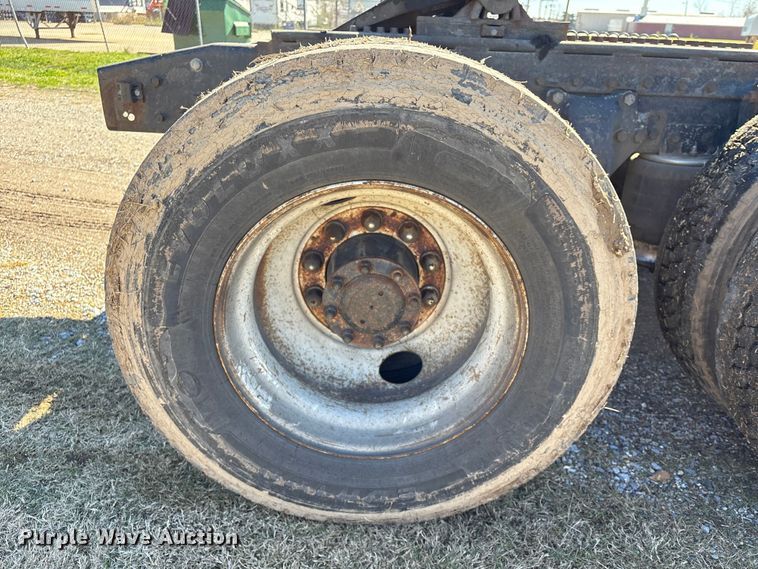 image for item EU7343 1996 Freightliner FLD112 semi truck