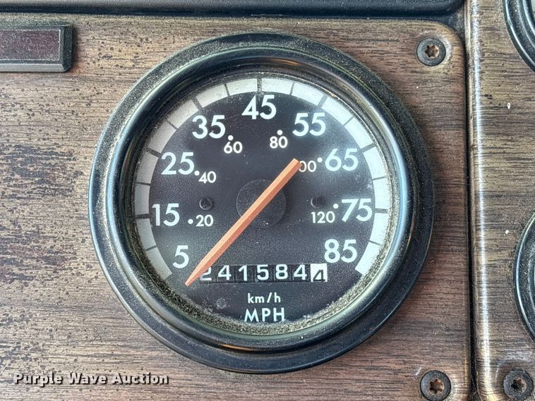 image for item EU7343 1996 Freightliner FLD112 semi truck