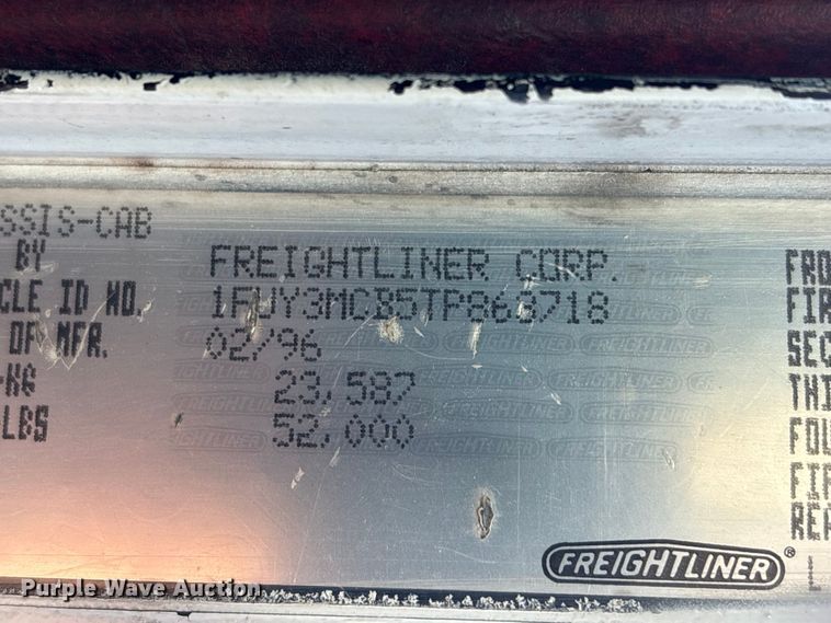 image for item EU7343 1996 Freightliner FLD112 semi truck