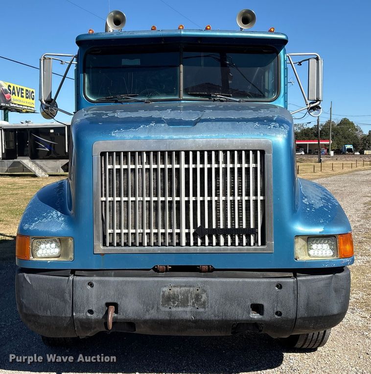image for item EU7344 1995 International 9200 semi truck