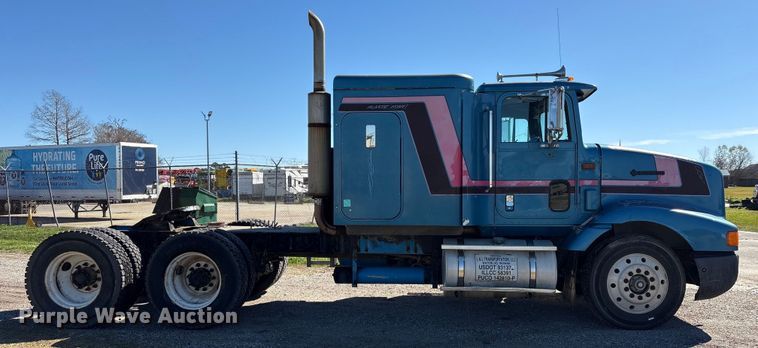 image for item EU7344 1995 International 9200 semi truck