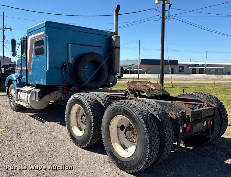 image for item EU7344 1995 International 9200 semi truck