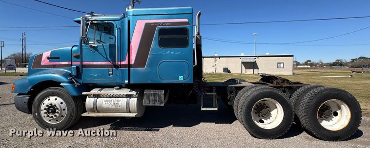 image for item EU7344 1995 International 9200 semi truck