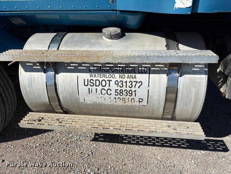 image for item EU7344 1995 International 9200 semi truck