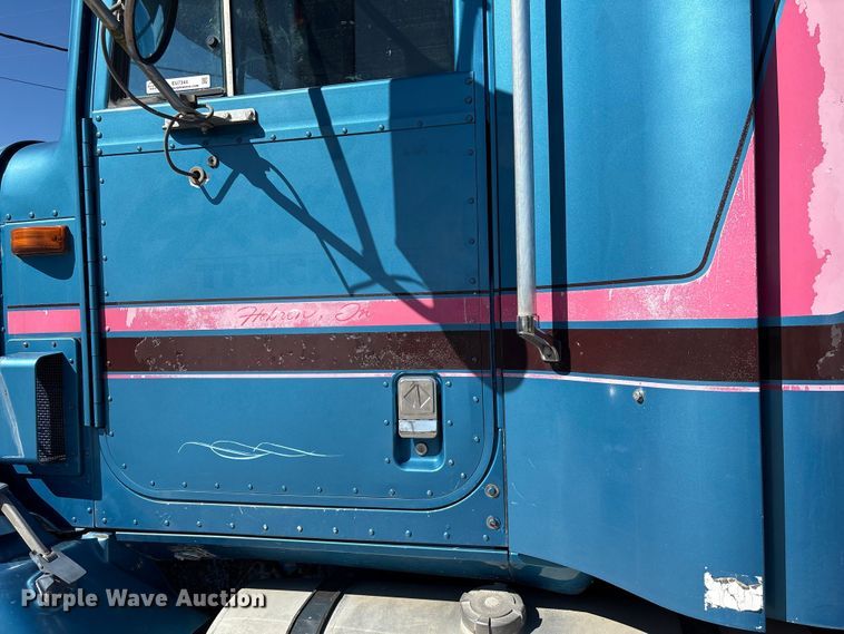 image for item EU7344 1995 International 9200 semi truck