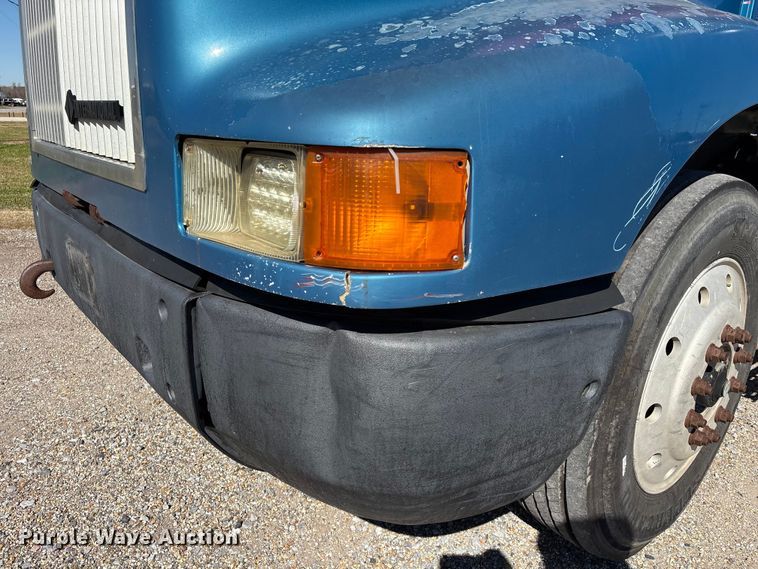 image for item EU7344 1995 International 9200 semi truck