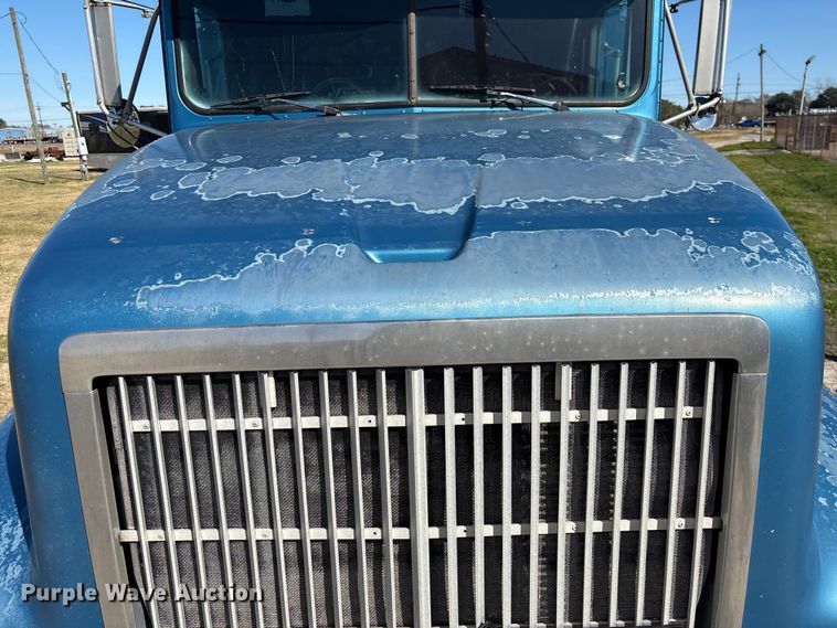 image for item EU7344 1995 International 9200 semi truck