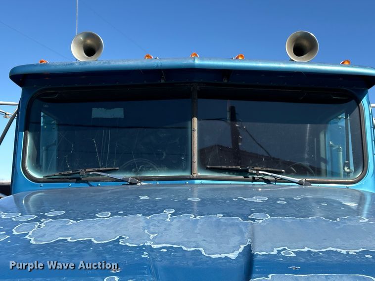 image for item EU7344 1995 International 9200 semi truck