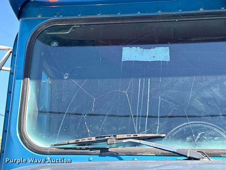 image for item EU7344 1995 International 9200 semi truck