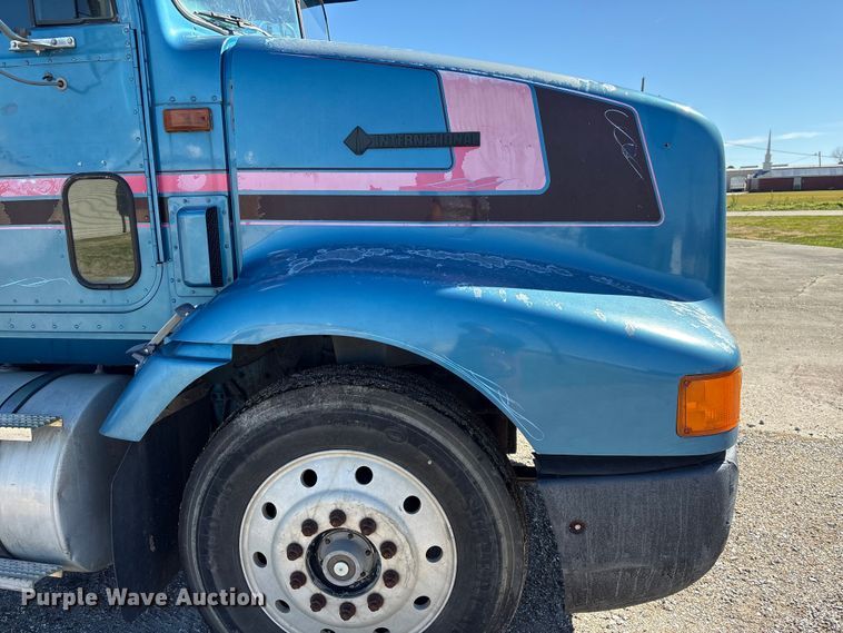 image for item EU7344 1995 International 9200 semi truck