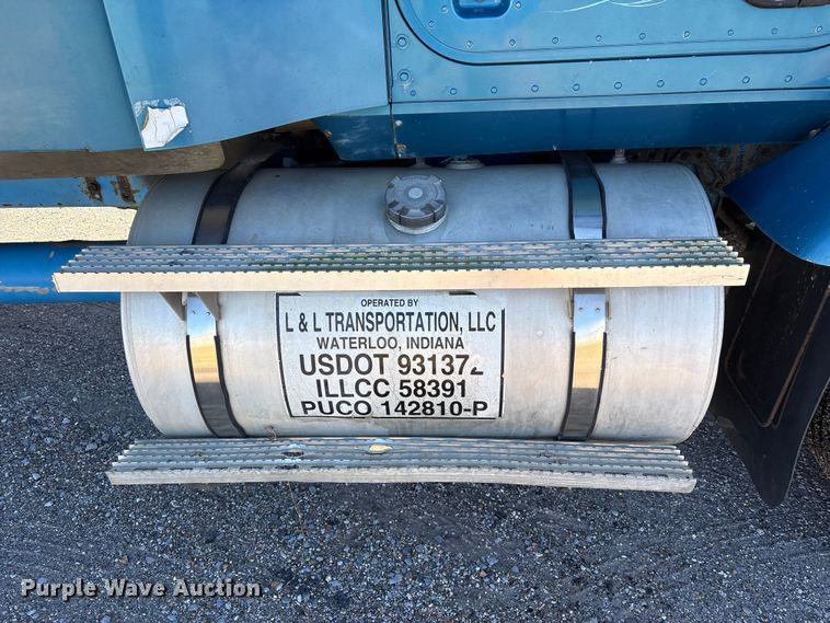 image for item EU7344 1995 International 9200 semi truck