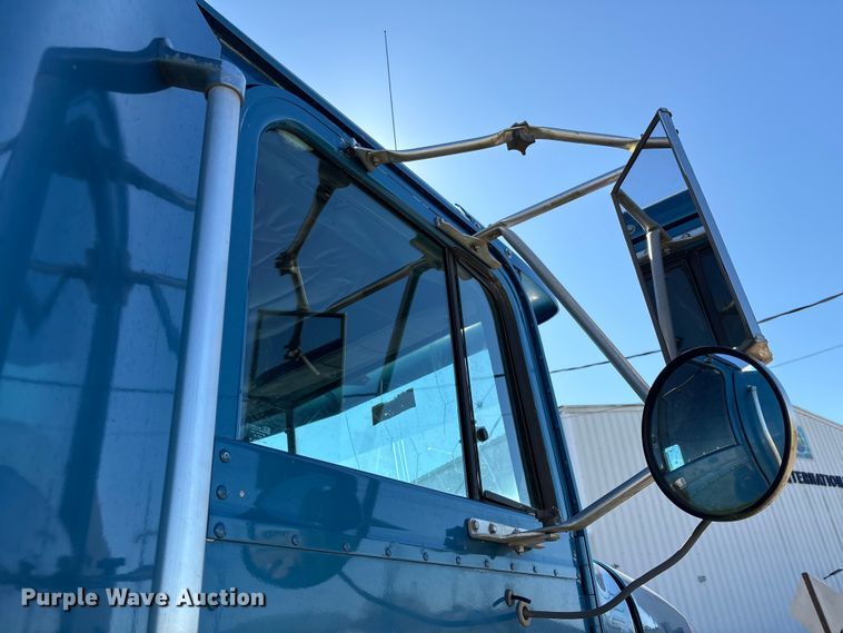 image for item EU7344 1995 International 9200 semi truck