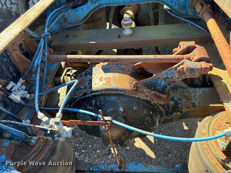 image for item EU7344 1995 International 9200 semi truck