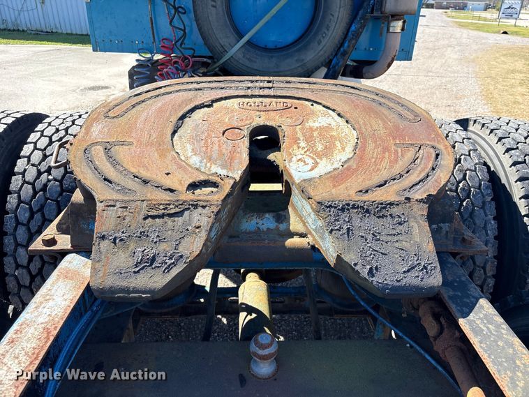 image for item EU7344 1995 International 9200 semi truck