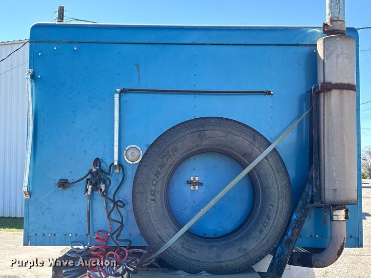 image for item EU7344 1995 International 9200 semi truck