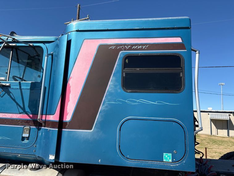 image for item EU7344 1995 International 9200 semi truck