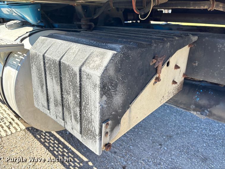 image for item EU7344 1995 International 9200 semi truck