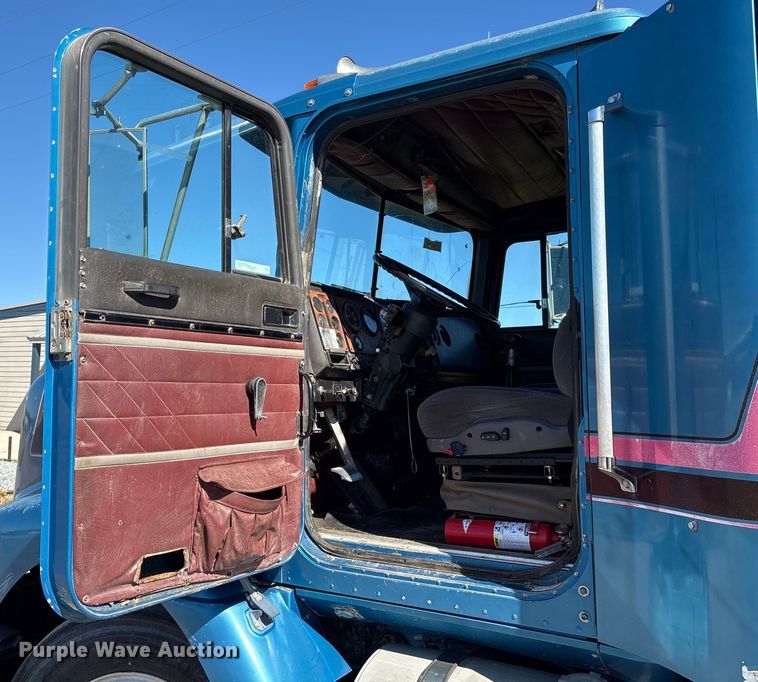 image for item EU7344 1995 International 9200 semi truck