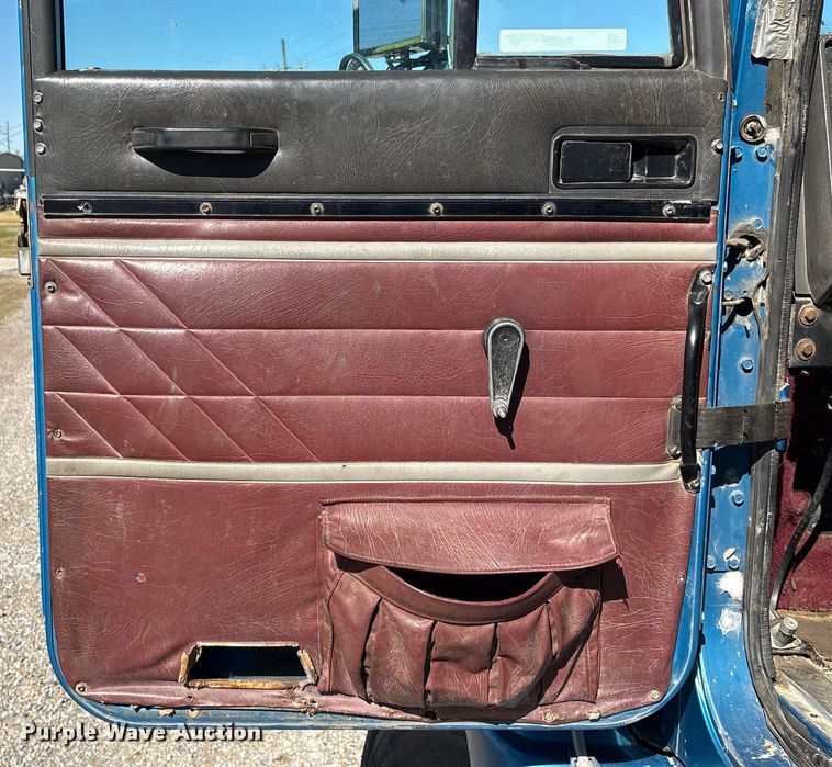 image for item EU7344 1995 International 9200 semi truck