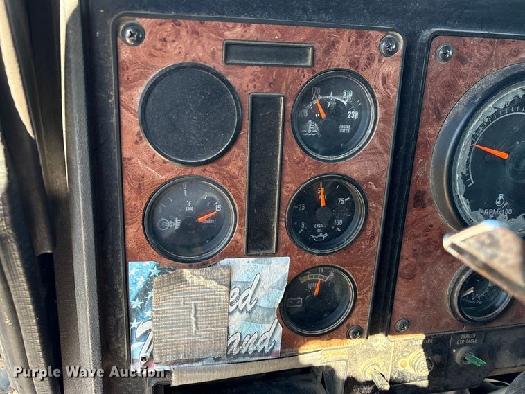 image for item EU7344 1995 International 9200 semi truck