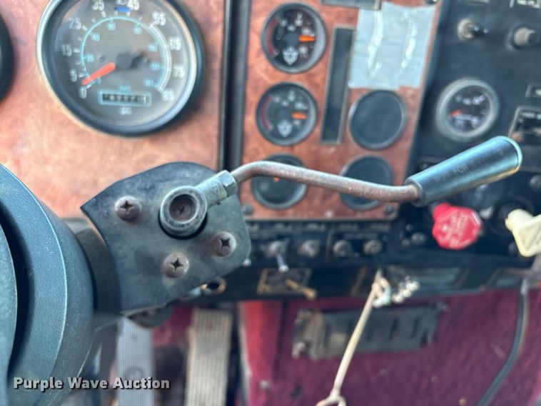 image for item EU7344 1995 International 9200 semi truck