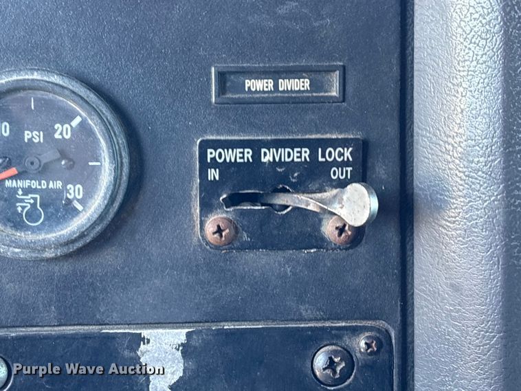 image for item EU7344 1995 International 9200 semi truck