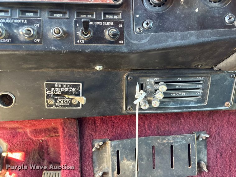 image for item EU7344 1995 International 9200 semi truck