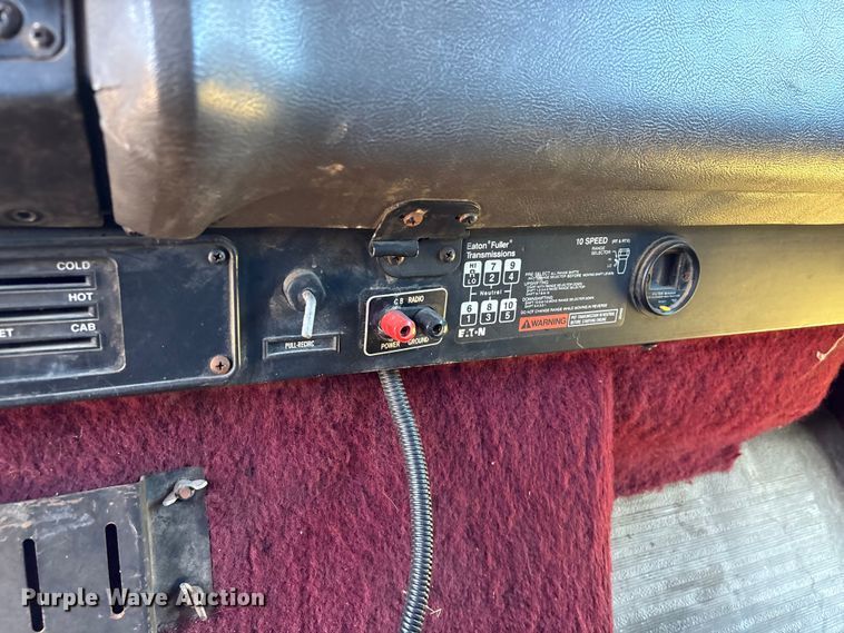 image for item EU7344 1995 International 9200 semi truck