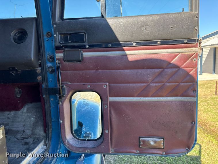 image for item EU7344 1995 International 9200 semi truck