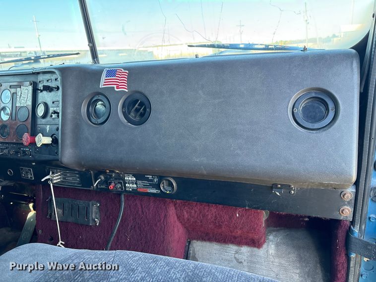 image for item EU7344 1995 International 9200 semi truck