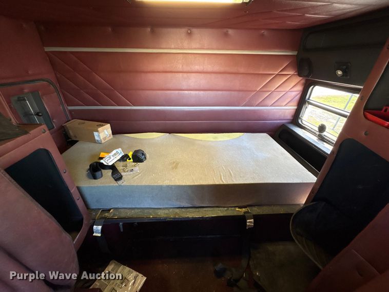 image for item EU7344 1995 International 9200 semi truck