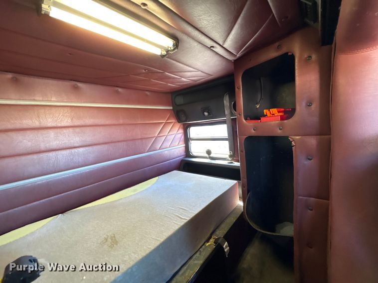 image for item EU7344 1995 International 9200 semi truck