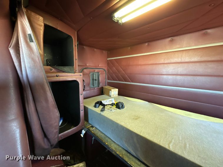 image for item EU7344 1995 International 9200 semi truck