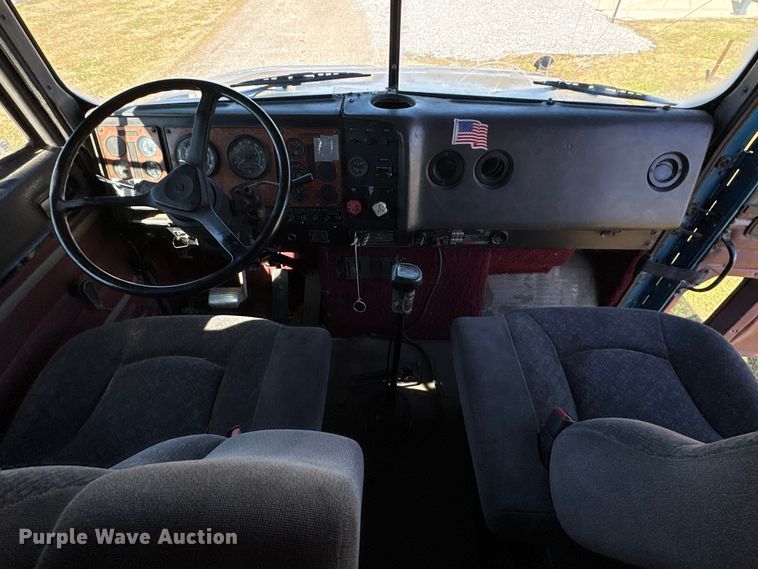 image for item EU7344 1995 International 9200 semi truck