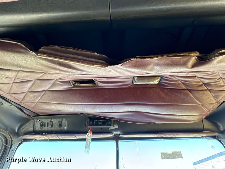 image for item EU7344 1995 International 9200 semi truck