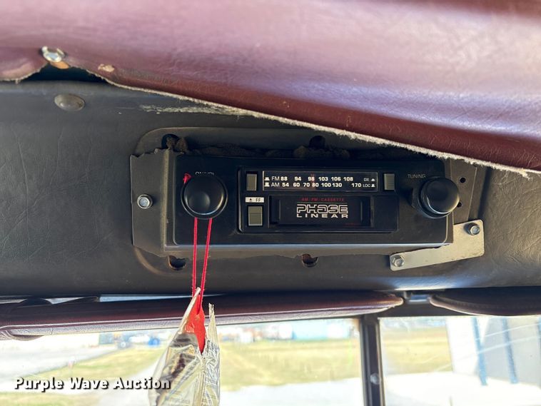 image for item EU7344 1995 International 9200 semi truck