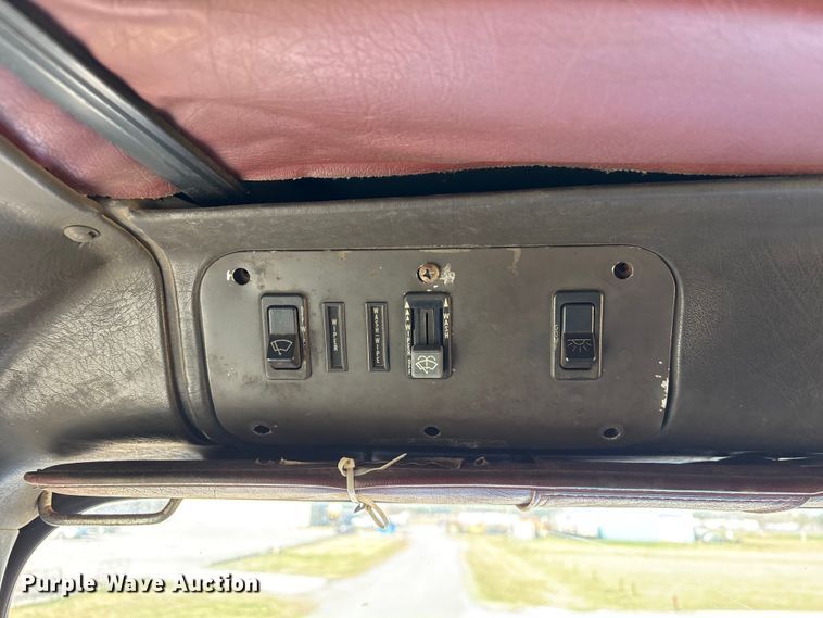 image for item EU7344 1995 International 9200 semi truck