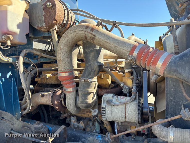 image for item EU7344 1995 International 9200 semi truck