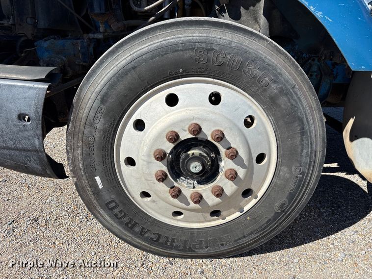 image for item EU7344 1995 International 9200 semi truck