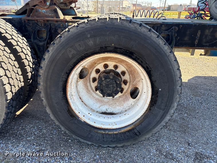 image for item EU7344 1995 International 9200 semi truck