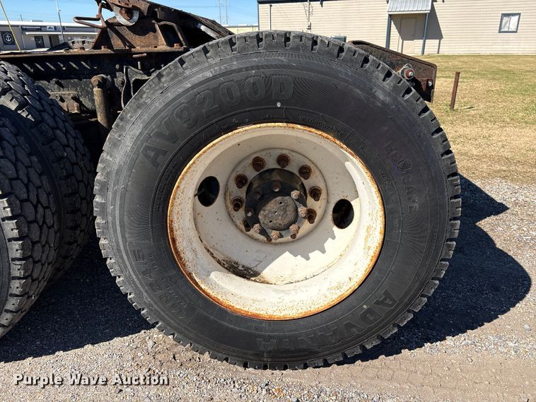 image for item EU7344 1995 International 9200 semi truck