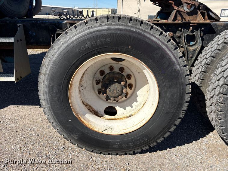 image for item EU7344 1995 International 9200 semi truck