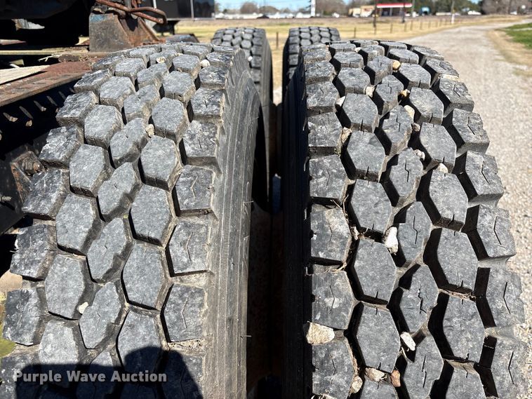 image for item EU7344 1995 International 9200 semi truck