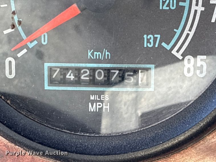 image for item EU7344 1995 International 9200 semi truck